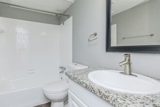 Building Photo - 1212 Hampshire Ln