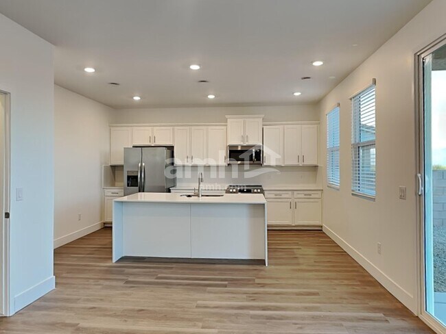 Foto del edificio - 7445 Keller Ln