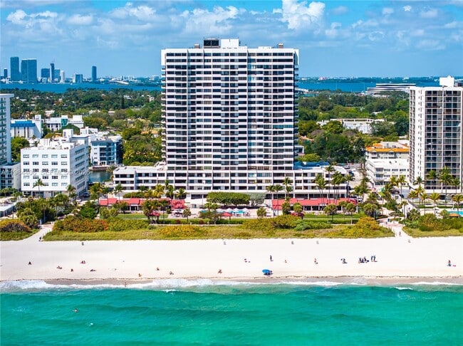 Building Photo - 2555 Collins Ave