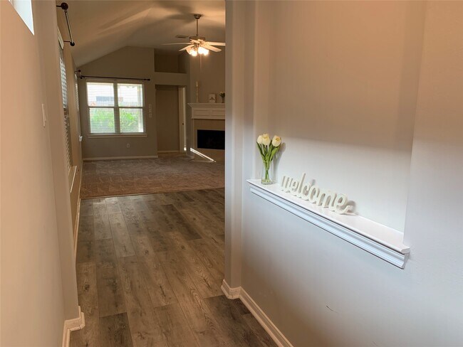 Foto del edificio - 18707 Scented Candle Way