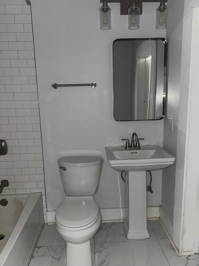 Building Photo - 634 N 7th St