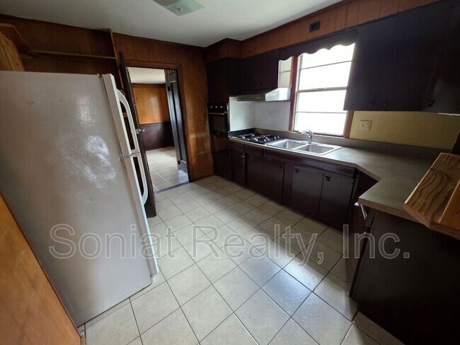 Foto del edificio - 4917 Iberville St