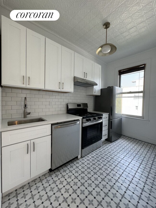 Building Photo - 140 Bedford Ave