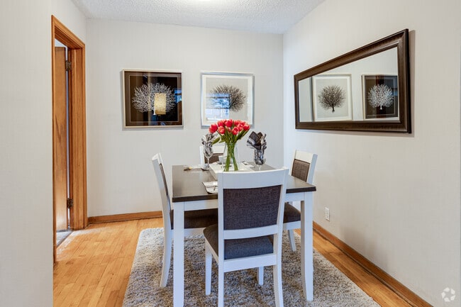 1BR, 1BA - 590SF - Dining - Highland Lane Apartments
