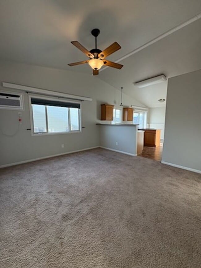 Building Photo - r1327