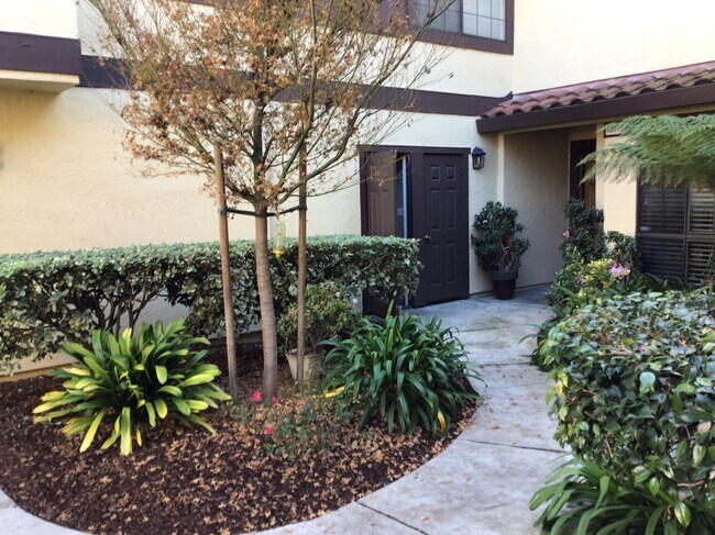 Building Photo - 13915 Seagate Dr