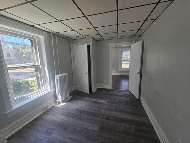 Building Photo - 452 Maple Street