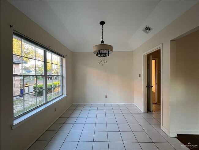 Foto del edificio - 2315 E 23rd St