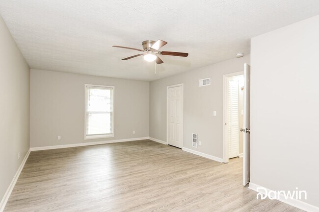 Building Photo - 467 Brookview Trail NW