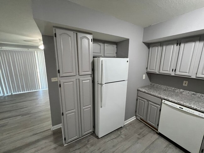 Building Photo - Cozy 3 Bedroom Home with Spacious Yard and...