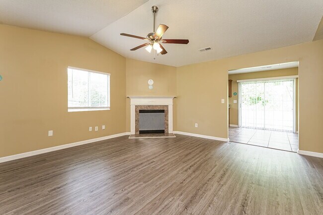 Foto del edificio - 2650 Stratford Lake Rd