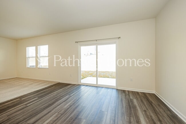 Building Photo - 1062 Large Poppy Dr