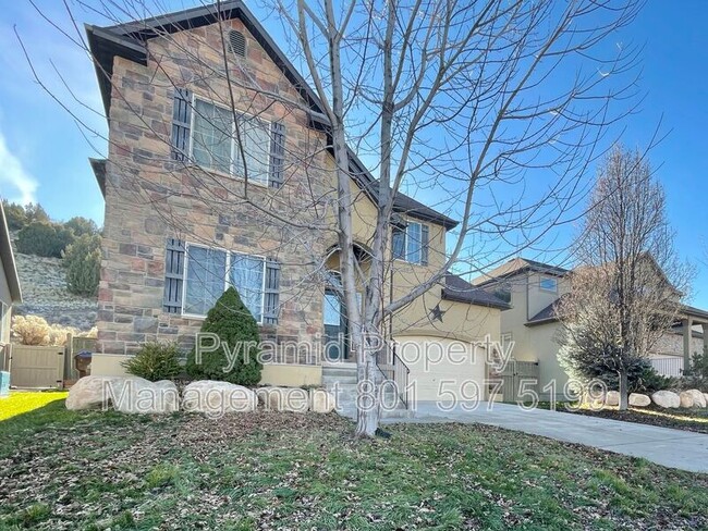 Building Photo - 2896 E Lookout Dr