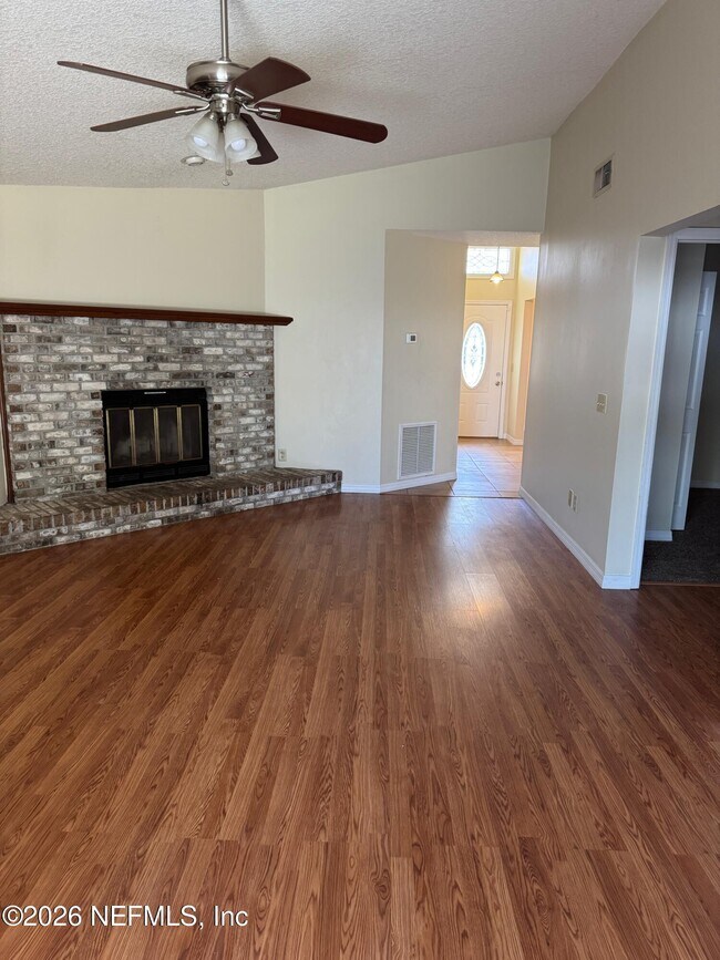 Foto del edificio - 6725 Newgate Cir E