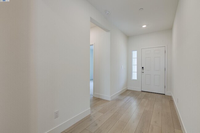 Building Photo - 1227 Richardson Rd