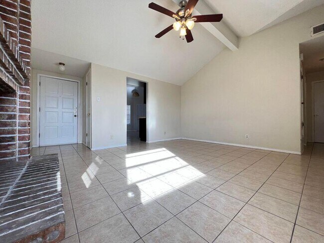 Building Photo - 11812 Tracy Austin Ln
