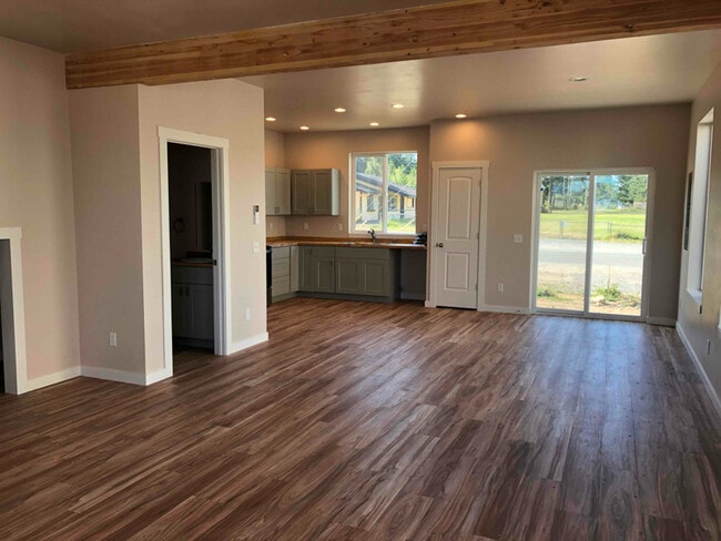 Building Photo - 726 B Hamilton Ranch Rd