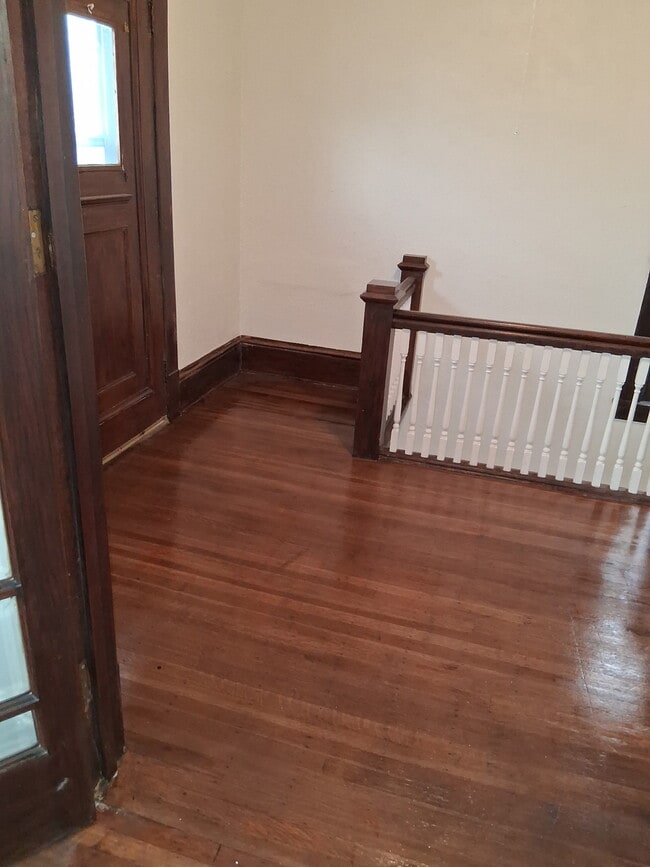 Foto del edificio - 690 E Utica St