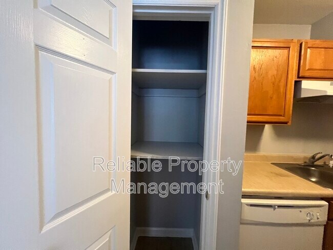 Building Photo - 106 Wt Ln