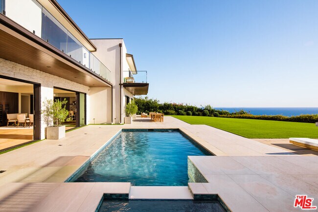 Foto del edificio - 5811 Murphy Way