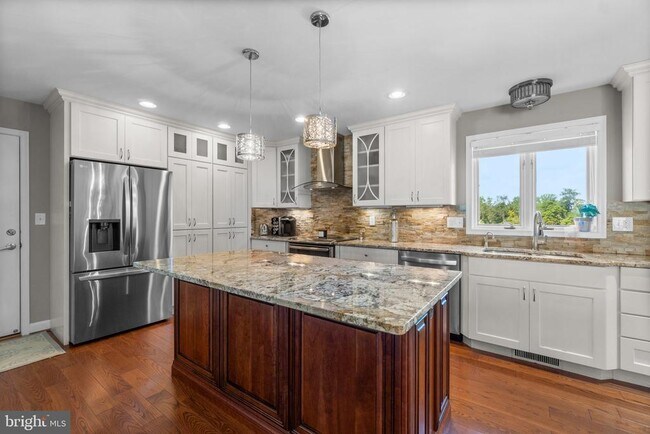 Building Photo - 810 Windy Knoll