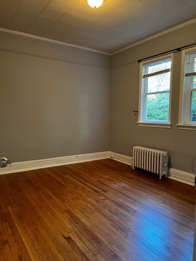 Foto del edificio - 576 Warburton Ave