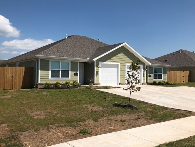 Foto del edificio - 613 W Christopher Dr