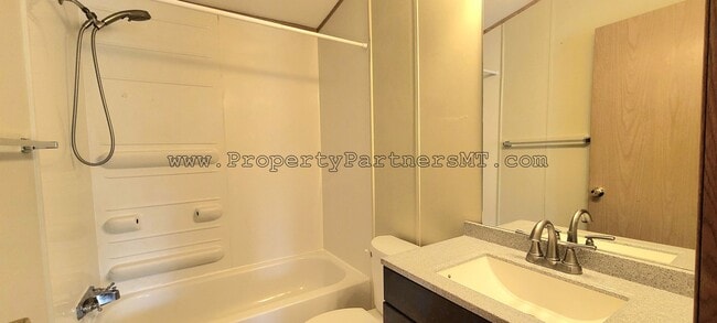 Foto del edificio - 3 Bed 2 Bath Modular house. *** $2000 Rent...