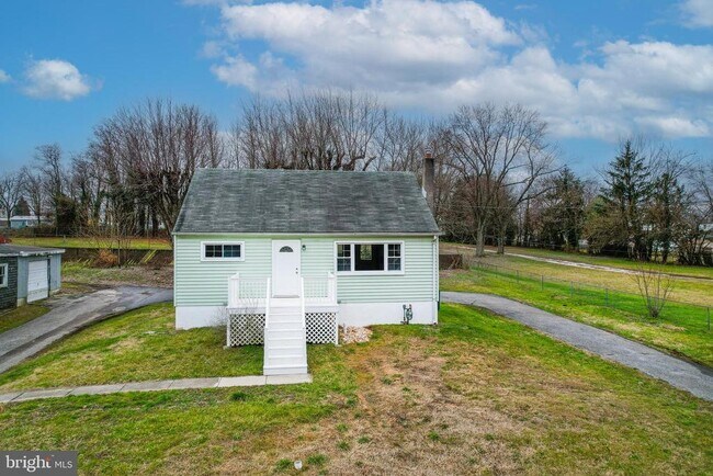 Building Photo - 821 Chesaco Ave