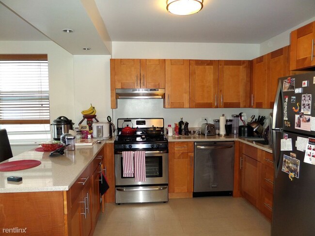 Foto del edificio - 1 br, 1 bath Apartment - 2556 Crescent St