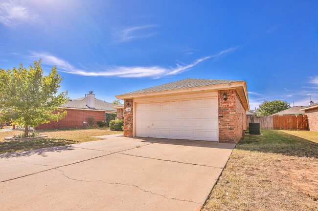 Building Photo - Wonderful 3/2/2 in North Lubbock!