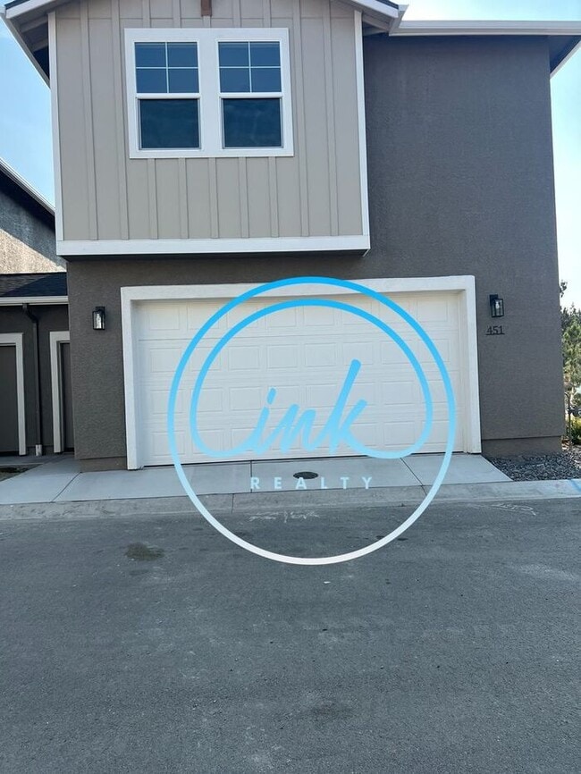 Building Photo - 451 Blackbird Ln
