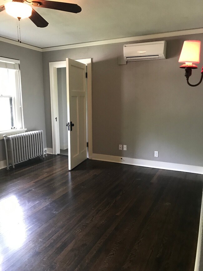 Foto del edificio - 1235 E Elm St