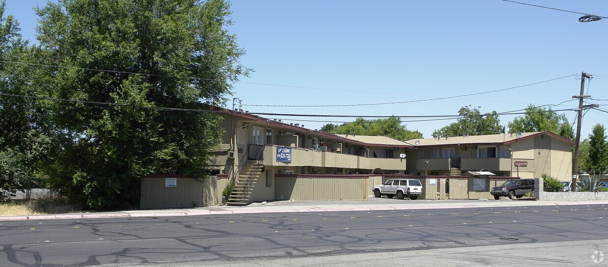 Building Photo - The Devonshire Apartments