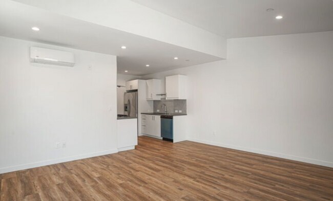Building Photo - 1166 S Cochran Ave