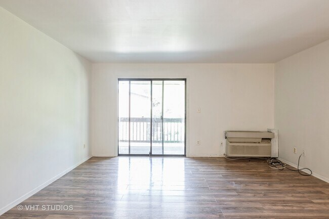Foto del edificio - 568 Somerset Ln