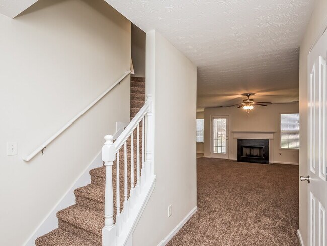 Foto del edificio - 70 Stony Oak Dr