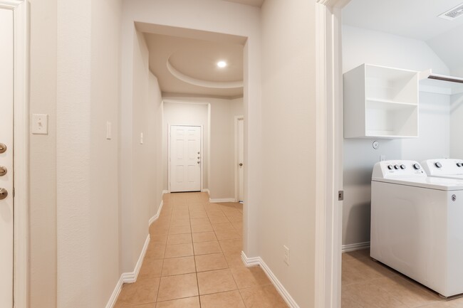 Foto del edificio - 16130 Barge Way