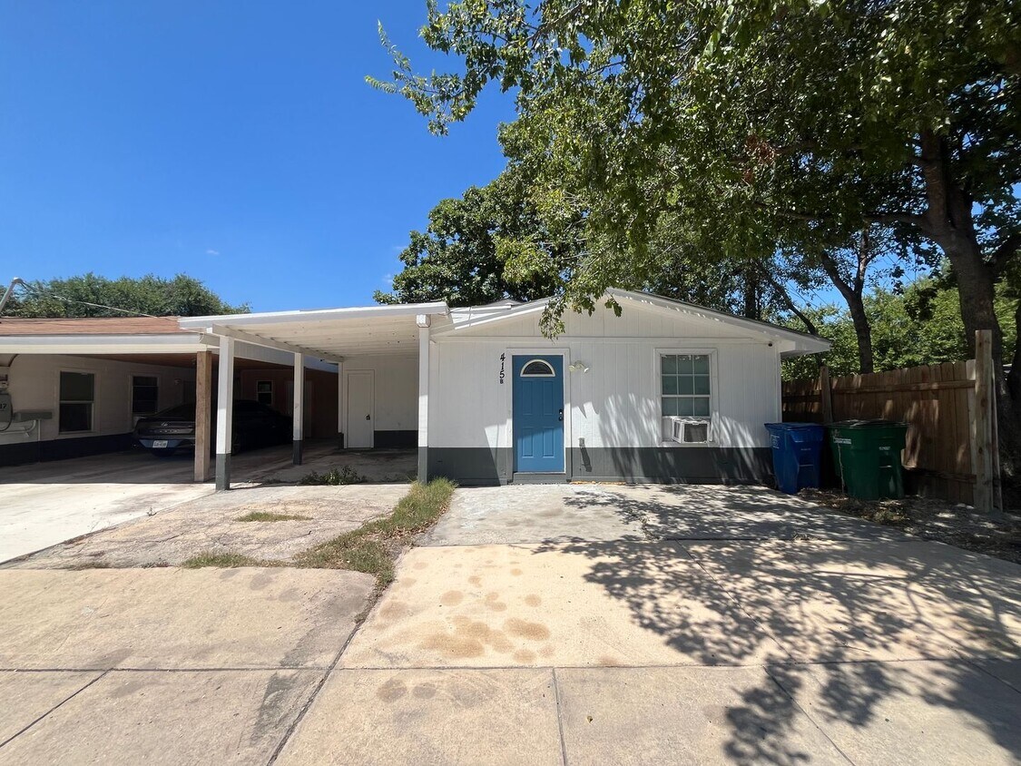 Primary Photo - 415 Elmwood Dr
