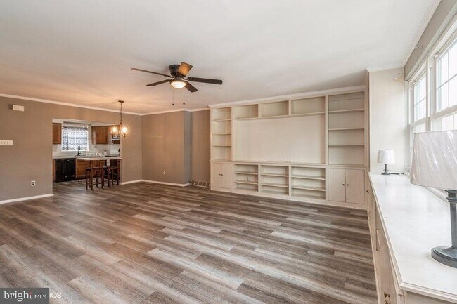 Building Photo - 6738 Emlen St