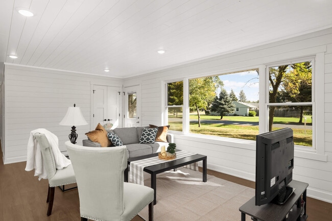 Building Photo - 15240 Kangaroo St NW