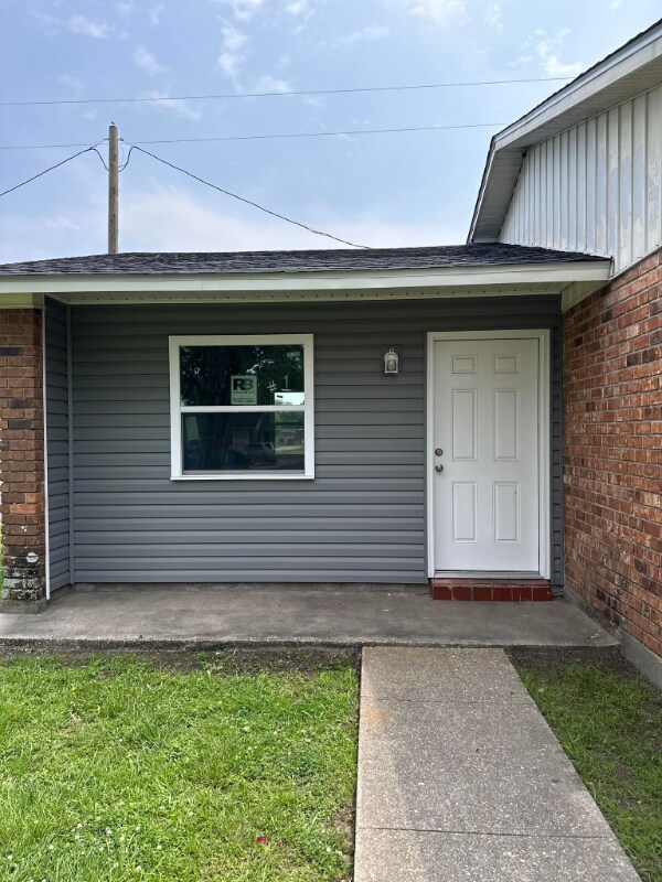 Primary Photo - 219 Leon St
