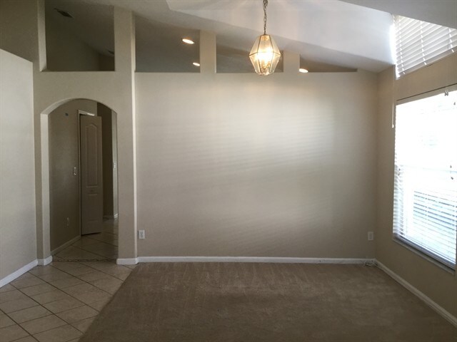 Building Photo - 2609 Meadow Oaks Loop