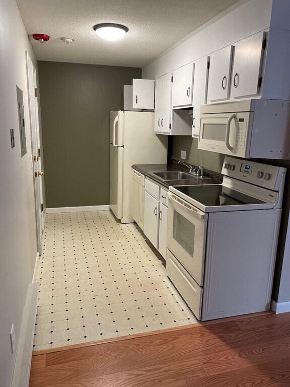 5 Turnpike Rd Unit 224, Townsend, MA 01469 Condo for Rent in Townsend