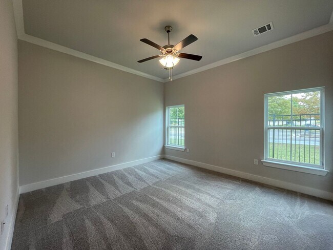 Foto del edificio - Brand new in Dawson Bluff and move in ready!