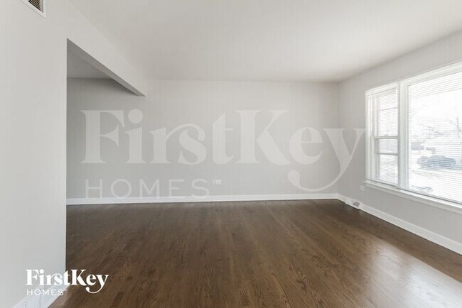 Building Photo - 744 E 167th Pl