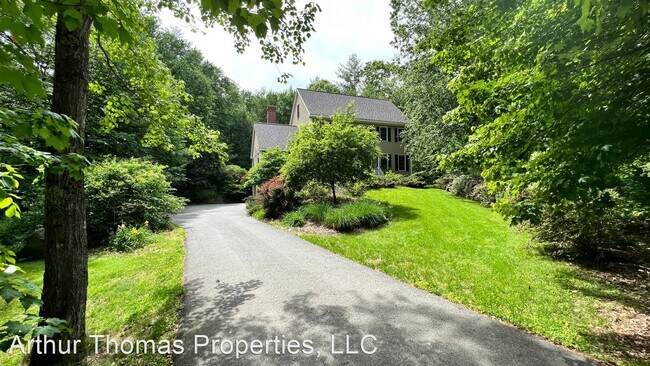 Building Photo - 3 br, 1.5 bath House - 3 Meader Lane