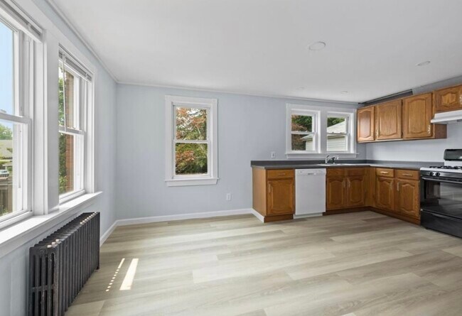 Cocina - 166 Roger Williams Ave