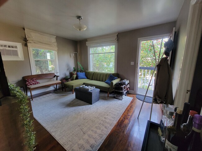 Foto del edificio - 1503 W Clarke Ave