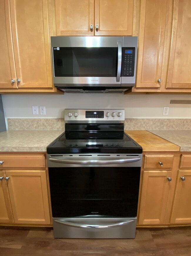 Building Photo - 2080 Cloverly Ln